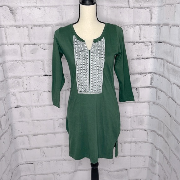 Ayurastram Dresses & Skirts - NWT AYURVASTRAM  Green Dress 3/4 Sleeve White Center Embroidered Dress Small